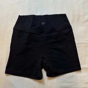 Kamo Fitness Serenity 4” Shorts – Black, Size M (Like New)